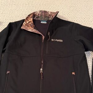 Columbia Men's Black and Camouflage Performance Jacket